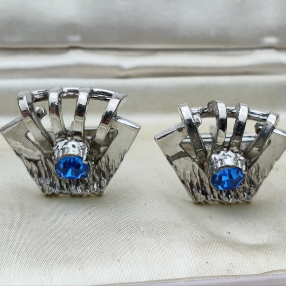 Vintage blue sapphire Czech glass cuff links - Picture 2 of 5